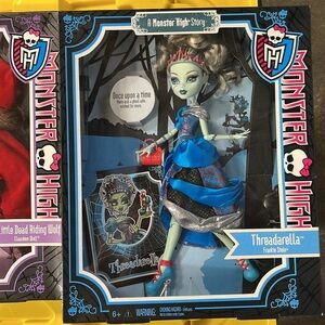 MONSTER HIGH 2012 Once Upon a Time Frankie (Draculaura, Clawdeen SOLD ) NIB!